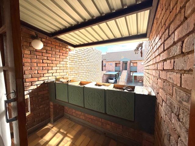 2 Bedroom Property for Sale in Langenhovenpark Free State